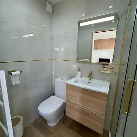 Apartment Avec Jardinet Proche *